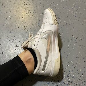 Nike Women's white and Silver Sneakers 8.5